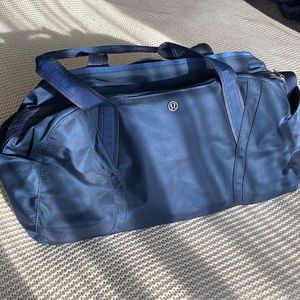 lululemon duffel bag